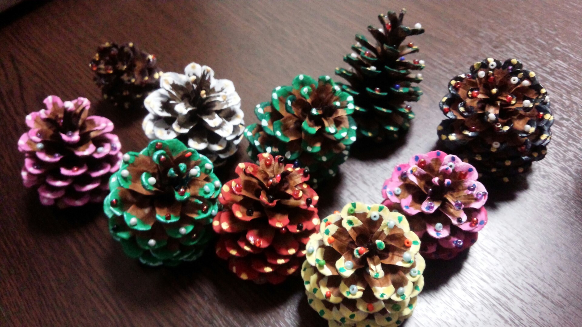 クリスマスツリーを作る～松ぼっくりでミニツリー～ | maua bahati 幸運の花